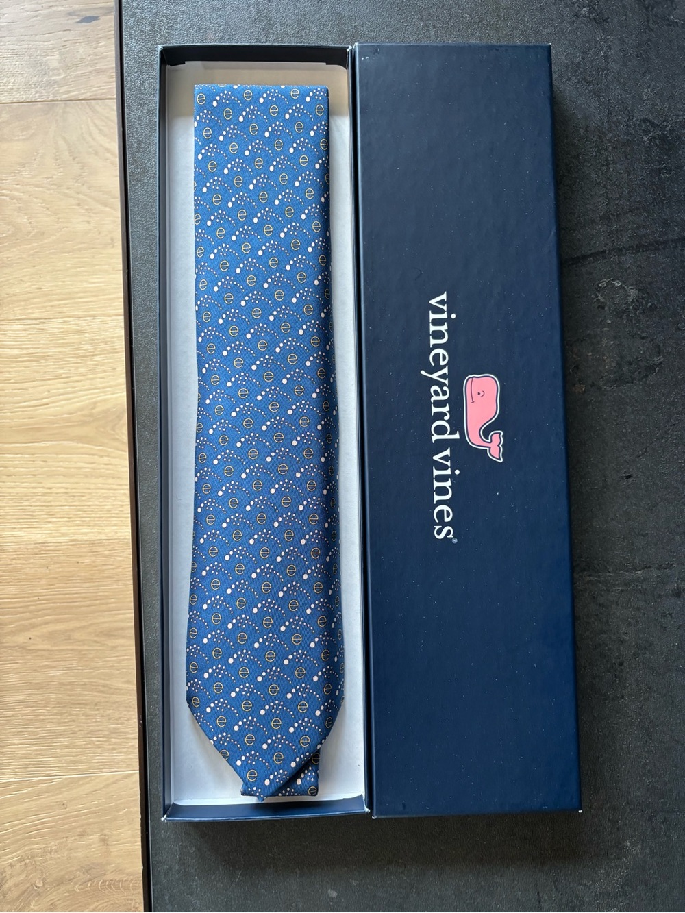 New In Box, VINEYARD VINES Handmade 100% Silk Custom Elegant Tie, Classic Blue